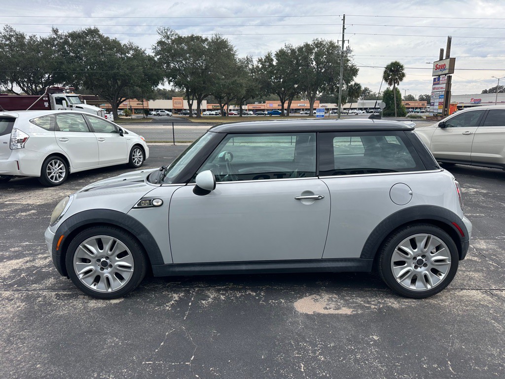 2010 MINI Cooper Image 6