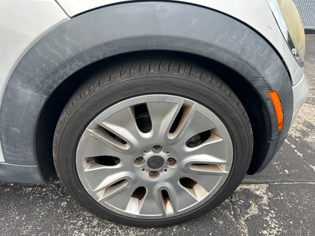 2010 MINI Cooper Image 18