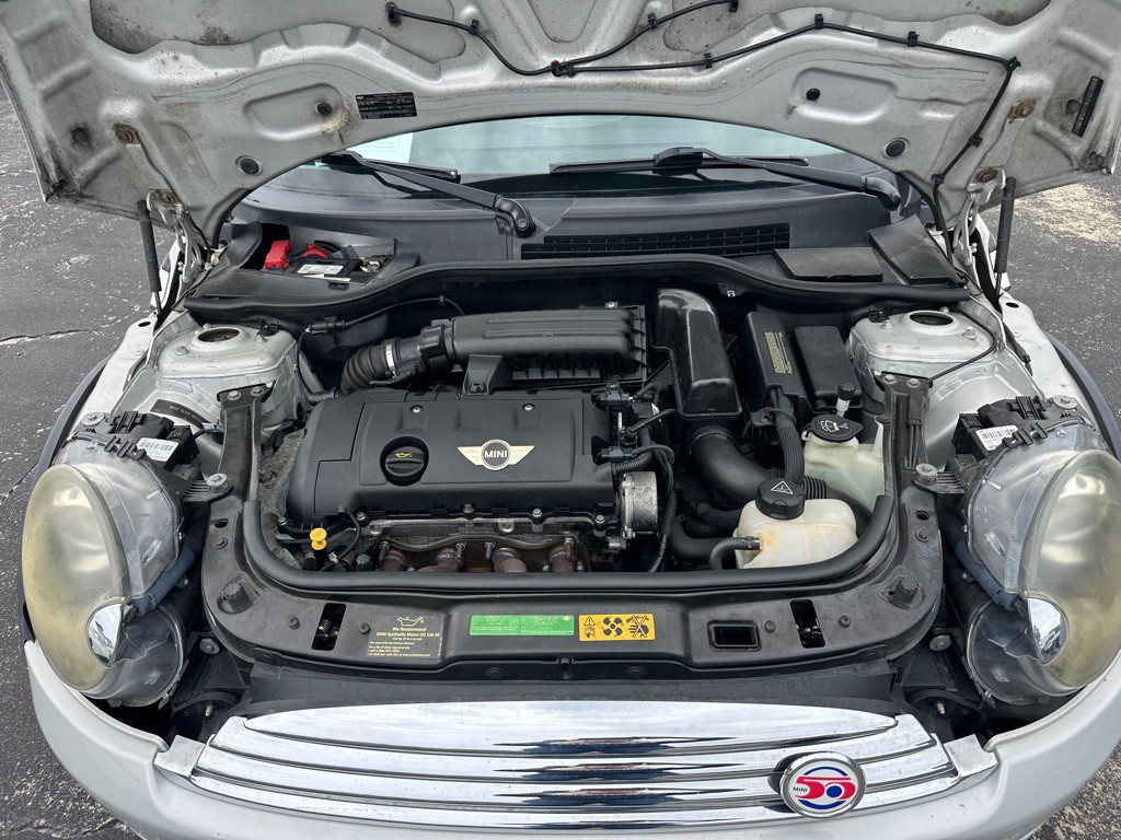 2010 MINI Cooper Image 20