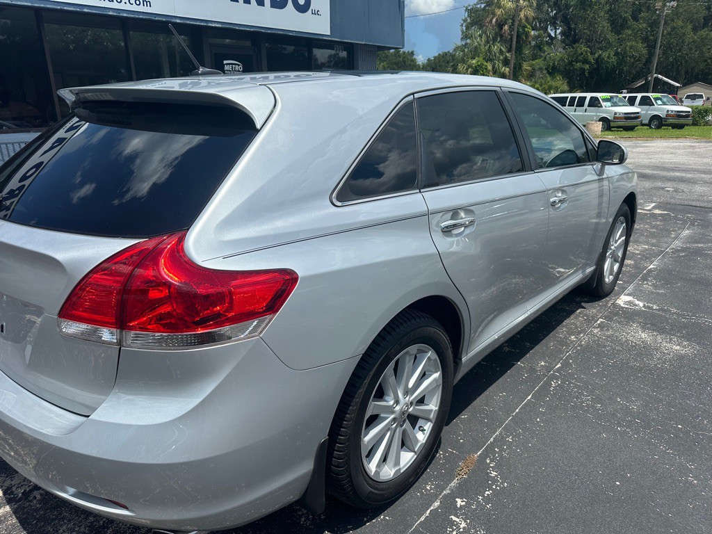 2011 Toyota Venza Image 2