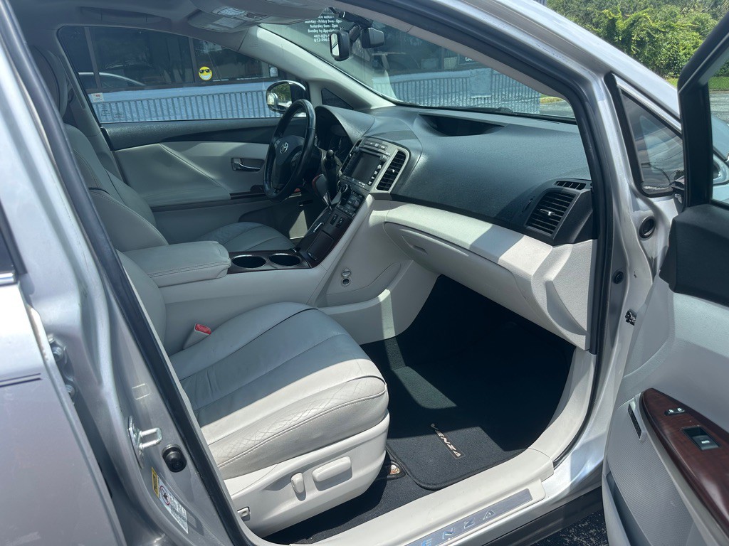 2011 Toyota Venza Image 10