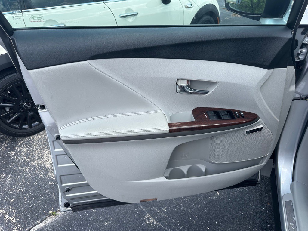 2011 Toyota Venza Image 16