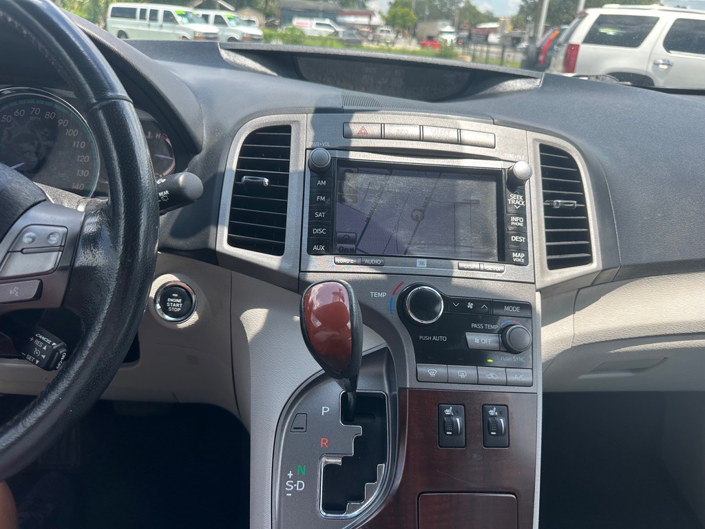 2011 Toyota Venza Image 17