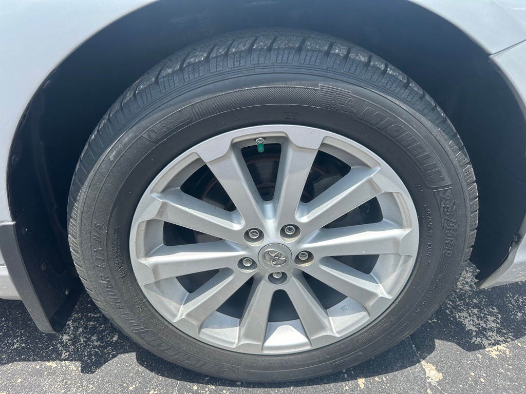 2011 Toyota Venza Image 24