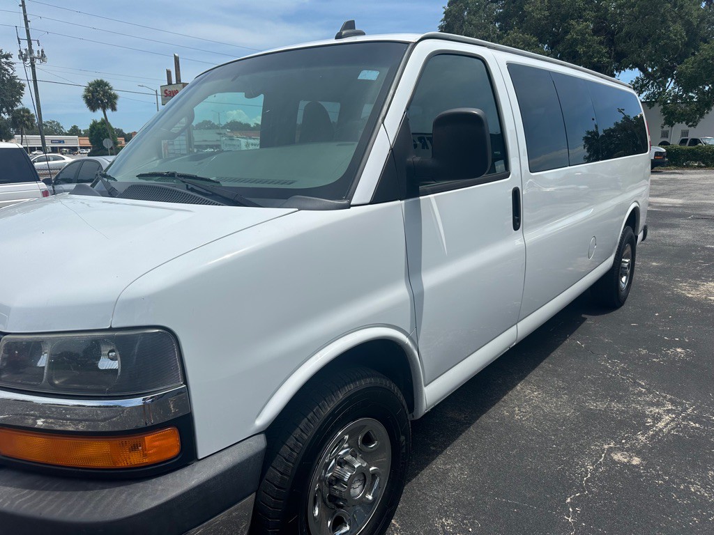 2017 Chevrolet Express Image 5