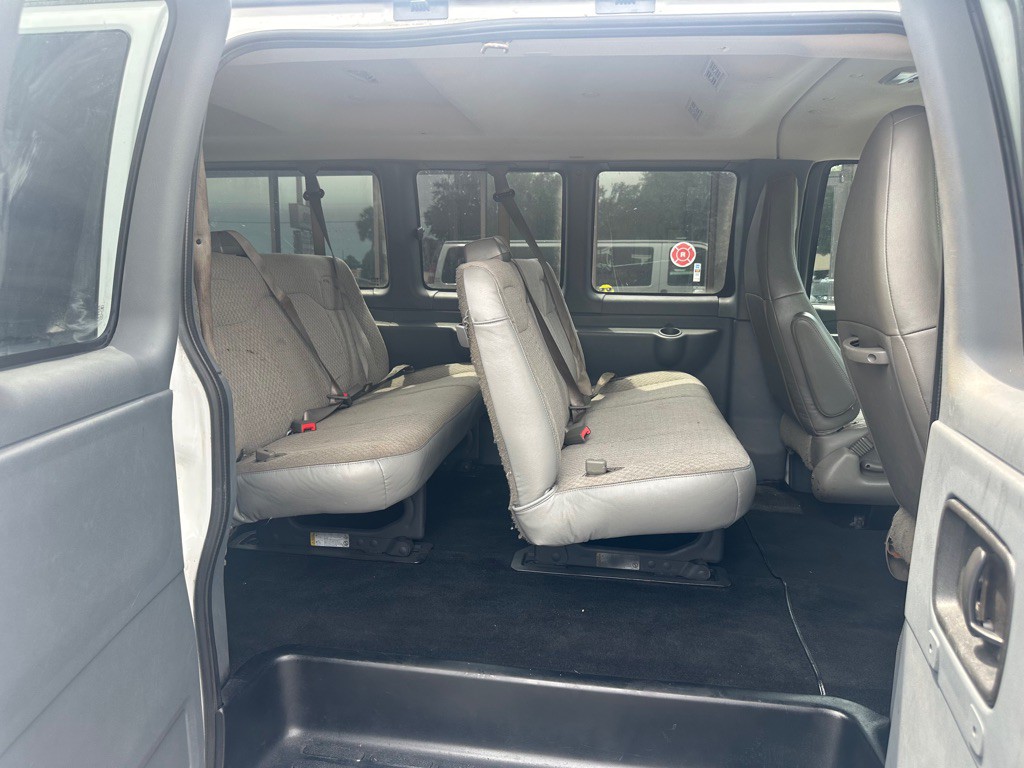 2017 Chevrolet Express Image 9