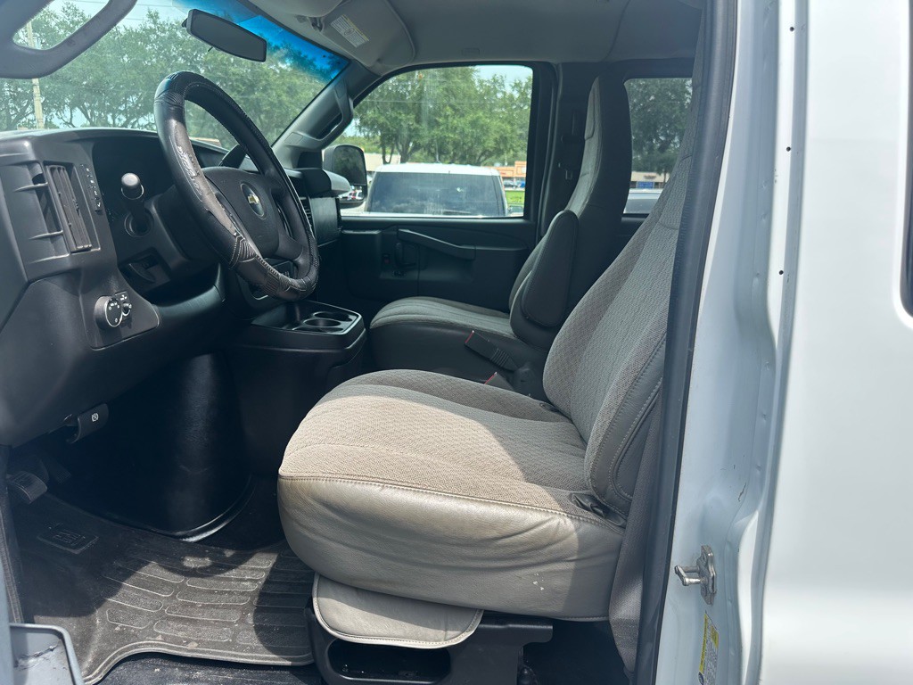 2017 Chevrolet Express Image 14