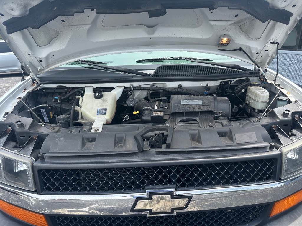 2017 Chevrolet Express Image 25
