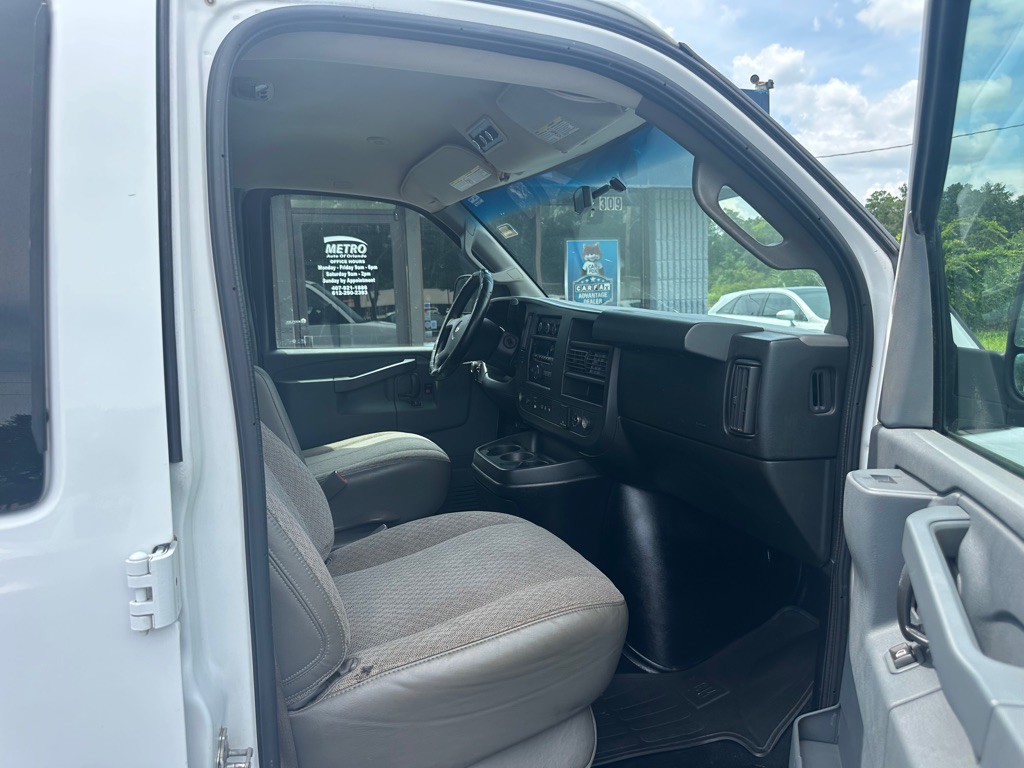 2017 Chevrolet Express Image 12