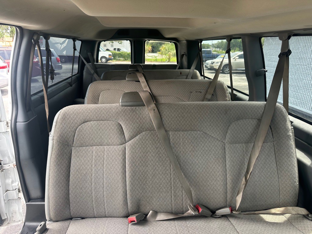 2017 Chevrolet Express Image 13