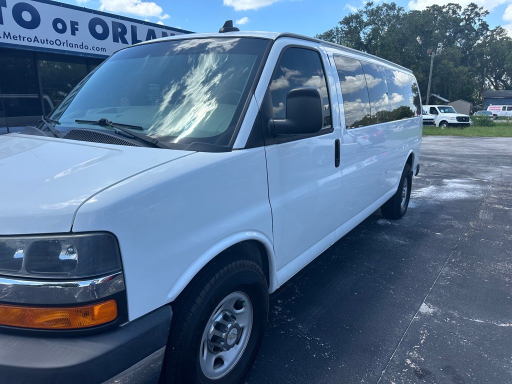 2016 Chevrolet Express Image 3