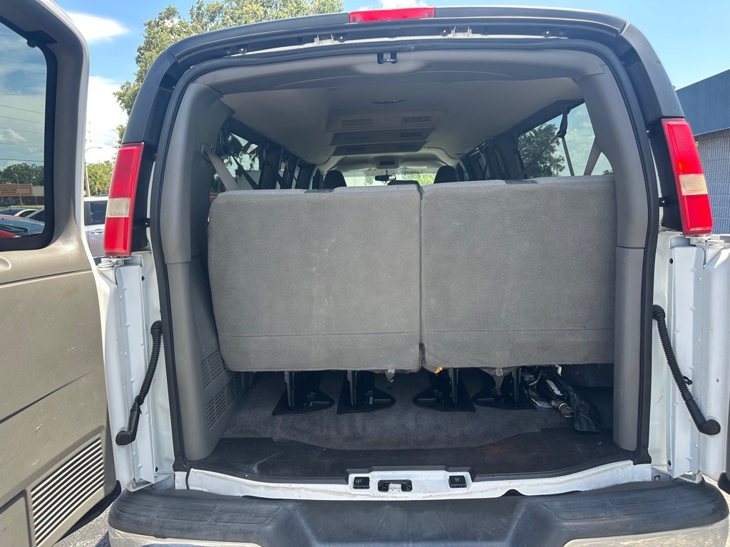 2016 Chevrolet Express Image 9