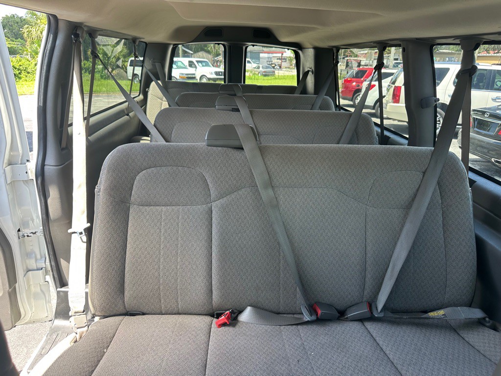 2016 Chevrolet Express Image 12