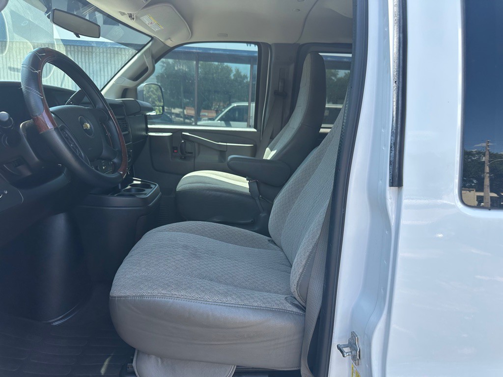 2016 Chevrolet Express Image 14