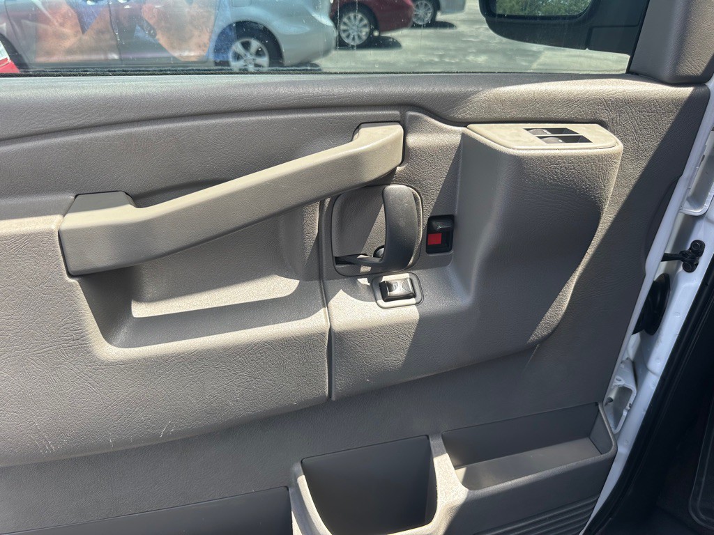 2016 Chevrolet Express Image 15