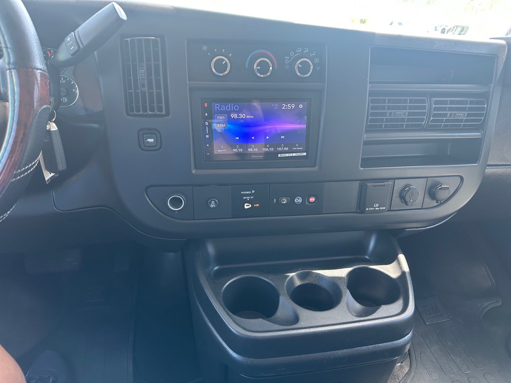 2016 Chevrolet Express Image 16