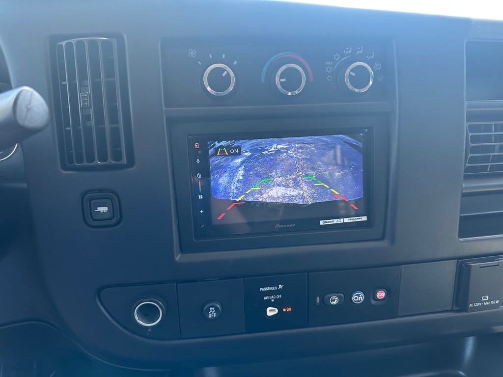 2016 Chevrolet Express Image 17