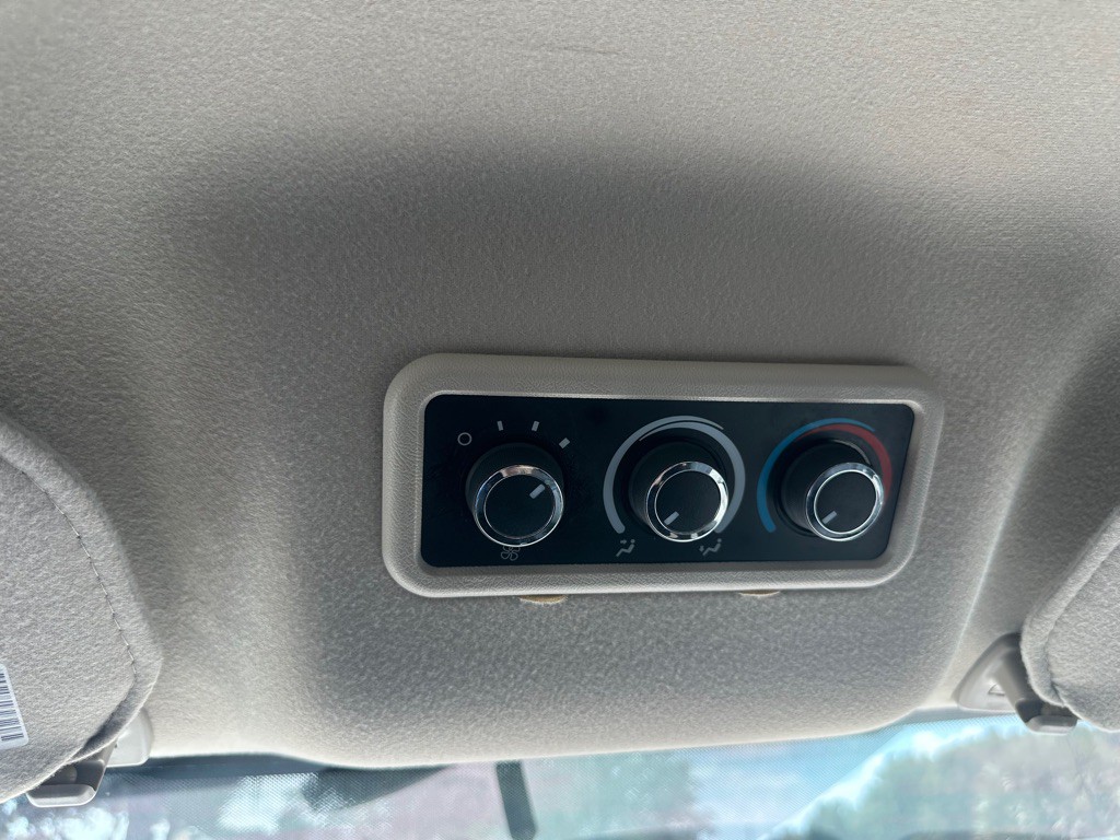 2016 Chevrolet Express Image 18