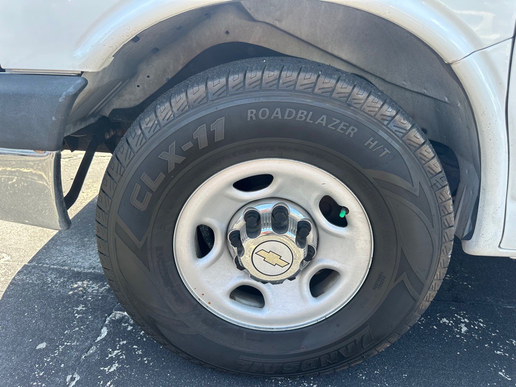 2016 Chevrolet Express Image 21