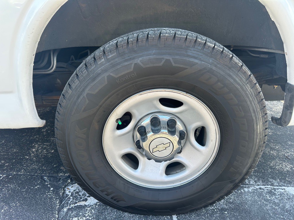 2016 Chevrolet Express Image 22
