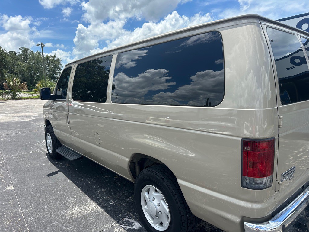 2008 Ford Econoline Image 2