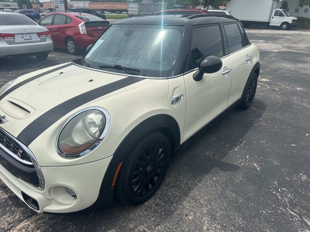 2017 MINI Cooper Image 5