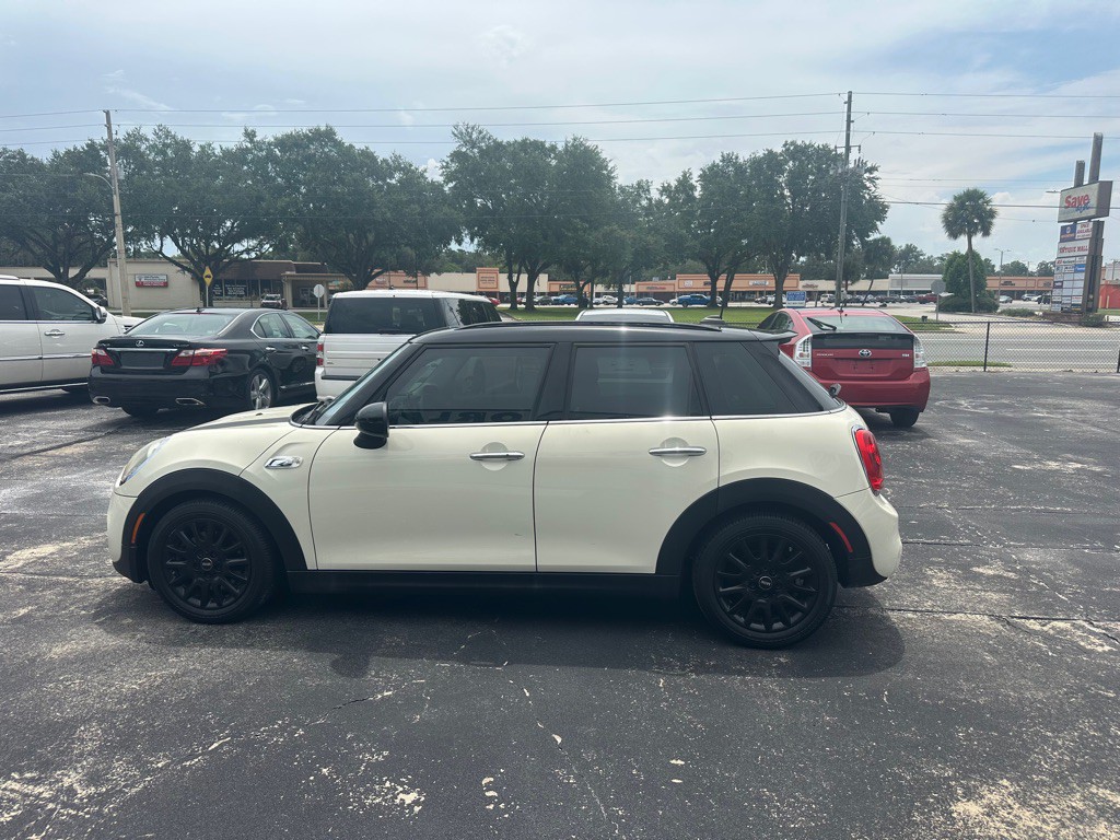 2017 MINI Cooper Image 6