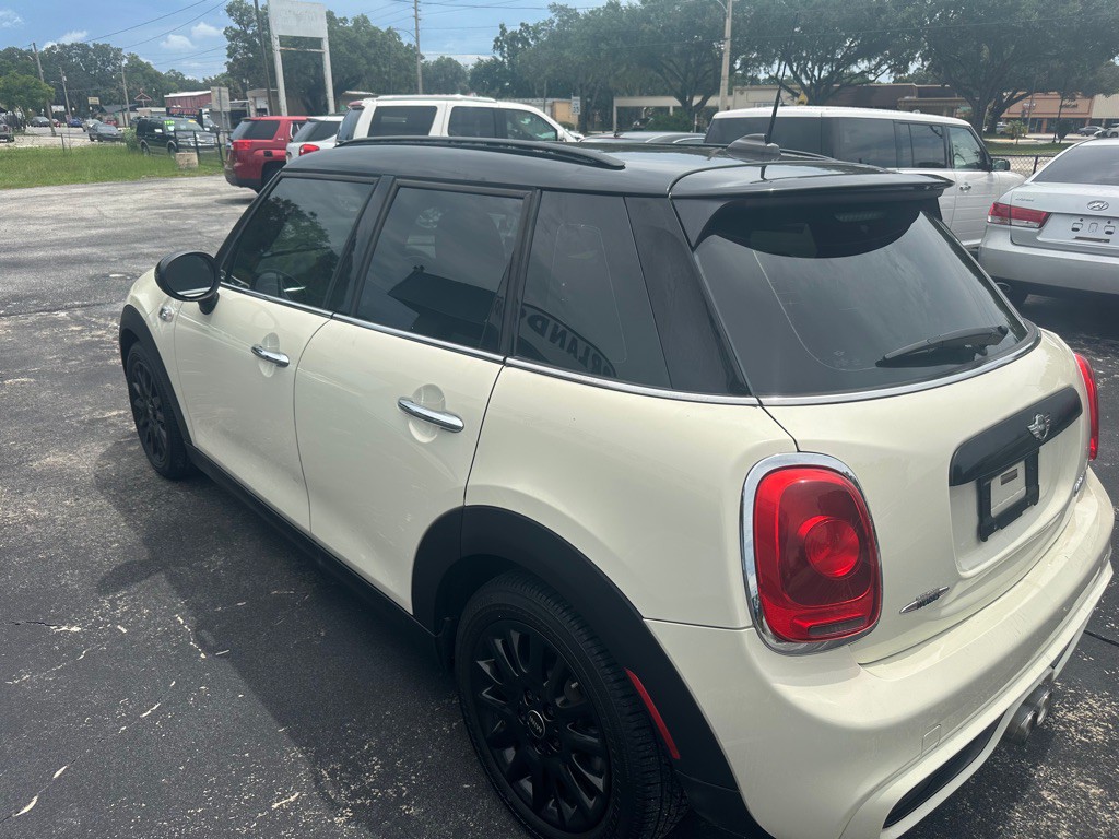 2017 MINI Cooper Image 7