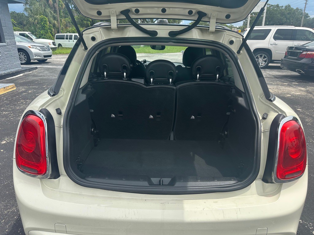 2017 MINI Cooper Image 9