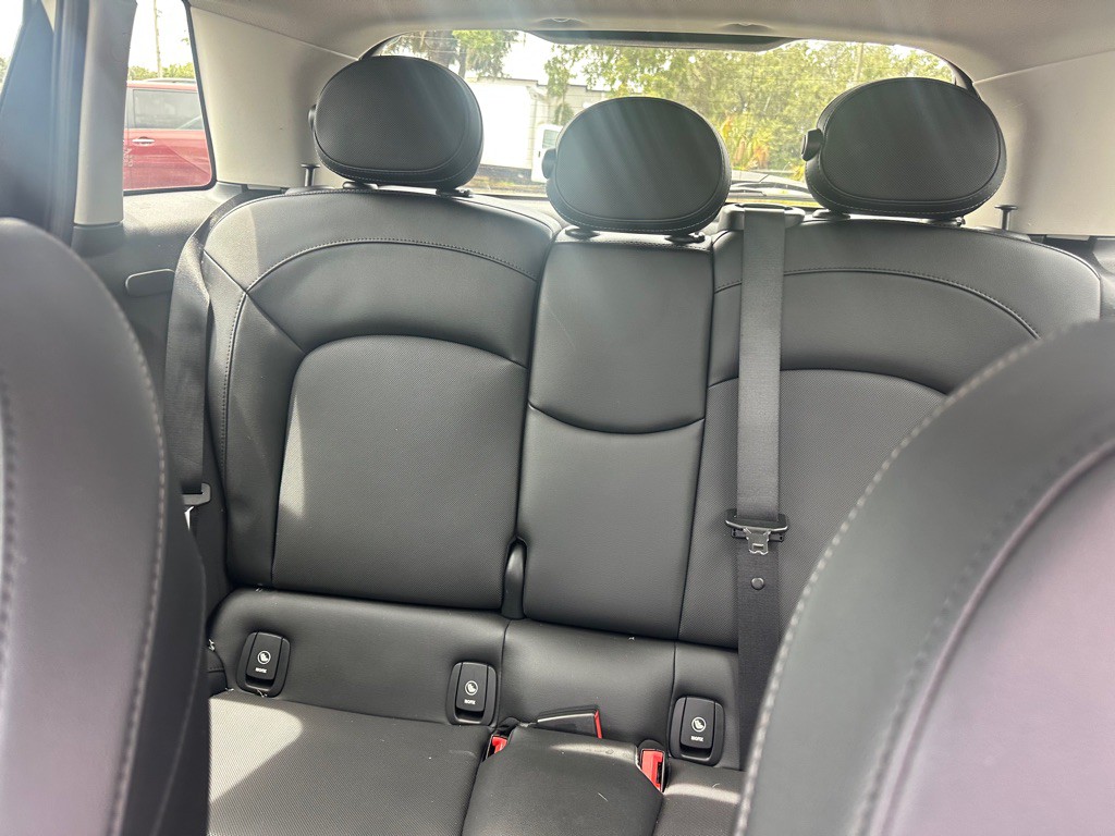 2017 MINI Cooper Image 11