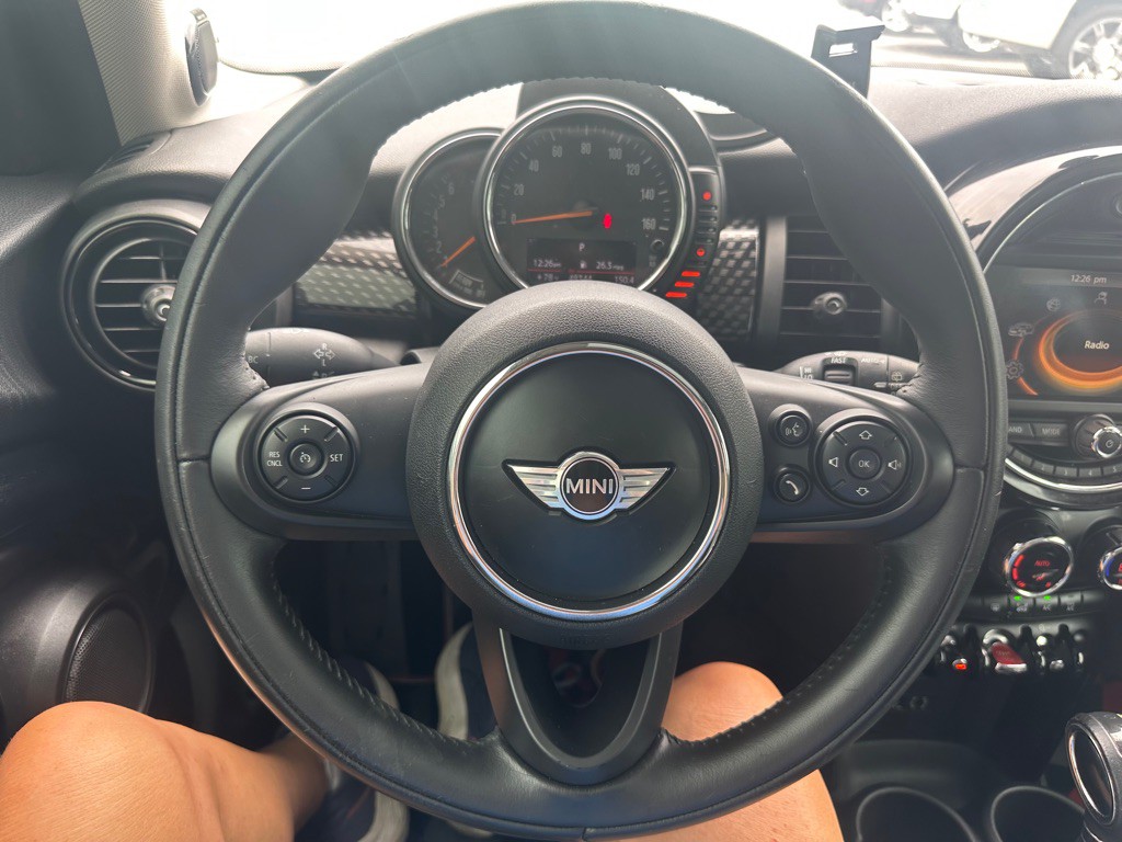 2017 MINI Cooper Image 19