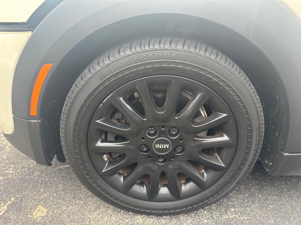 2017 MINI Cooper Image 20