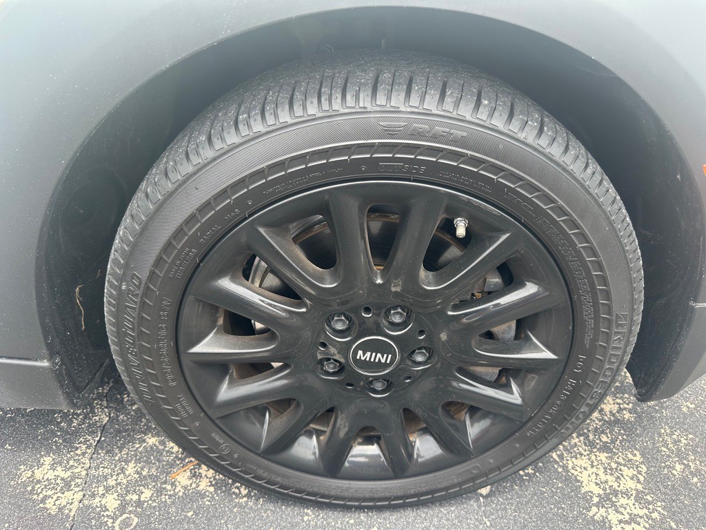 2017 MINI Cooper Image 23