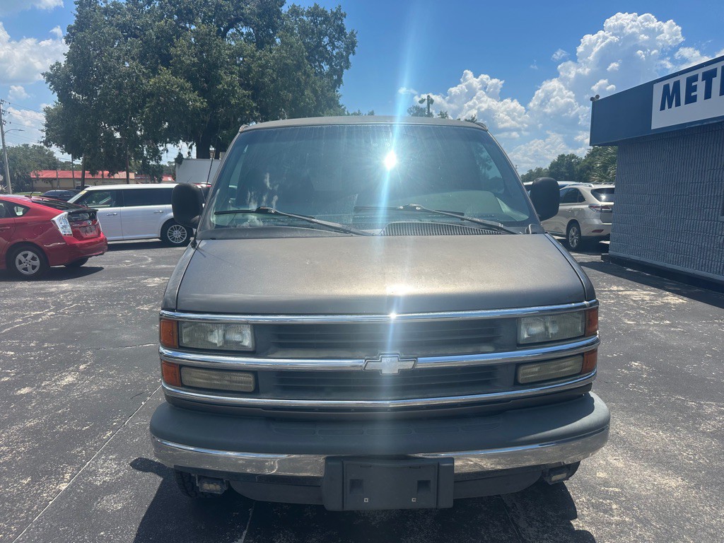 2001 Chevrolet Express Image 4