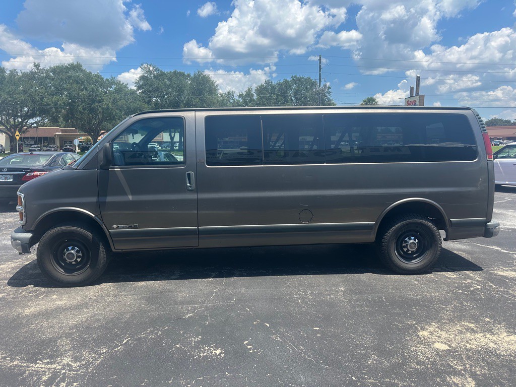 2001 Chevrolet Express Image 6