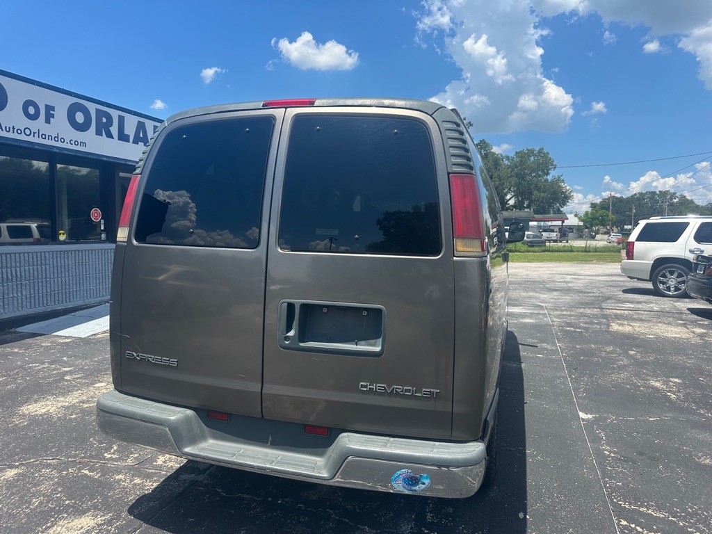 2001 Chevrolet Express Image 8