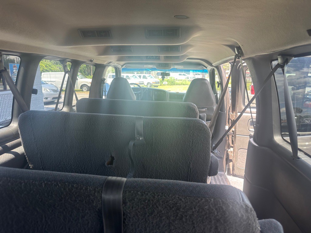 2001 Chevrolet Express Image 11