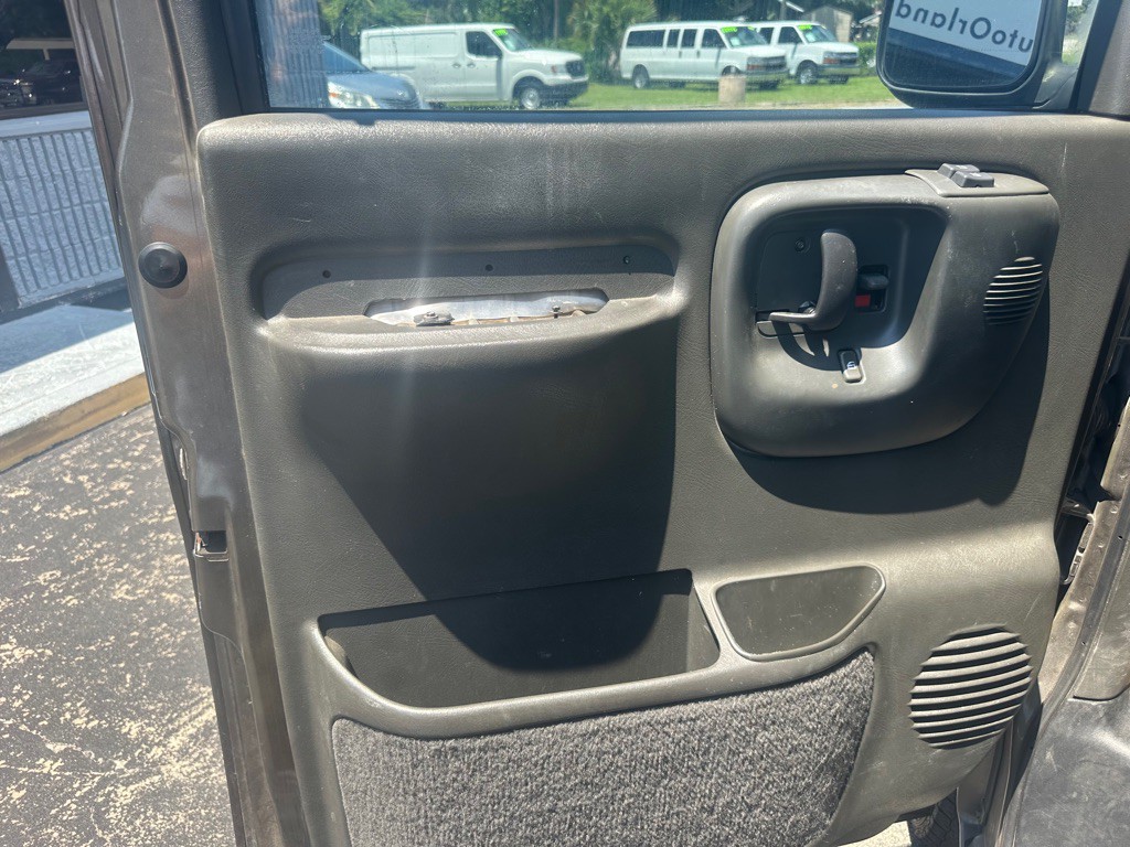 2001 Chevrolet Express Image 15