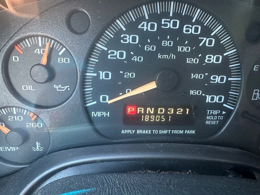 2001 Chevrolet Express Image 17