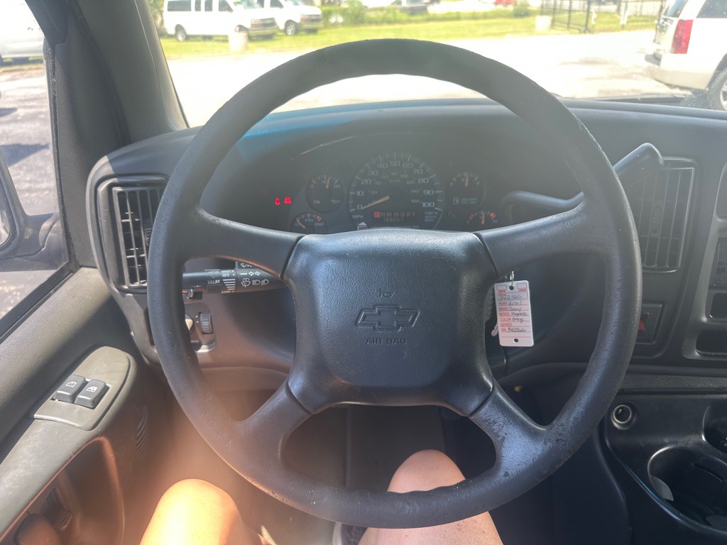 2001 Chevrolet Express Image 18