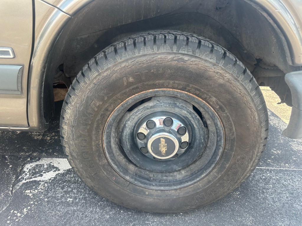 2001 Chevrolet Express Image 22