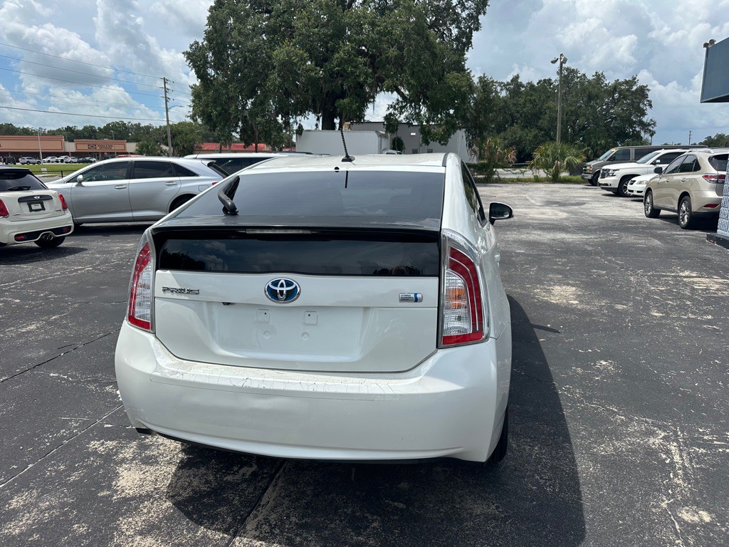 2015 Toyota Prius Image 8