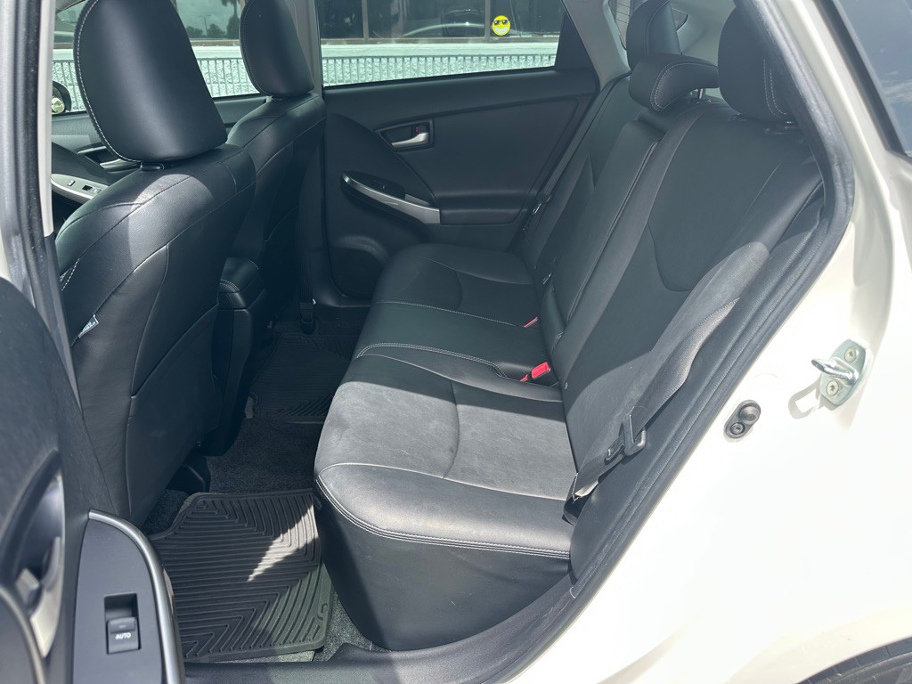 2015 Toyota Prius Image 11
