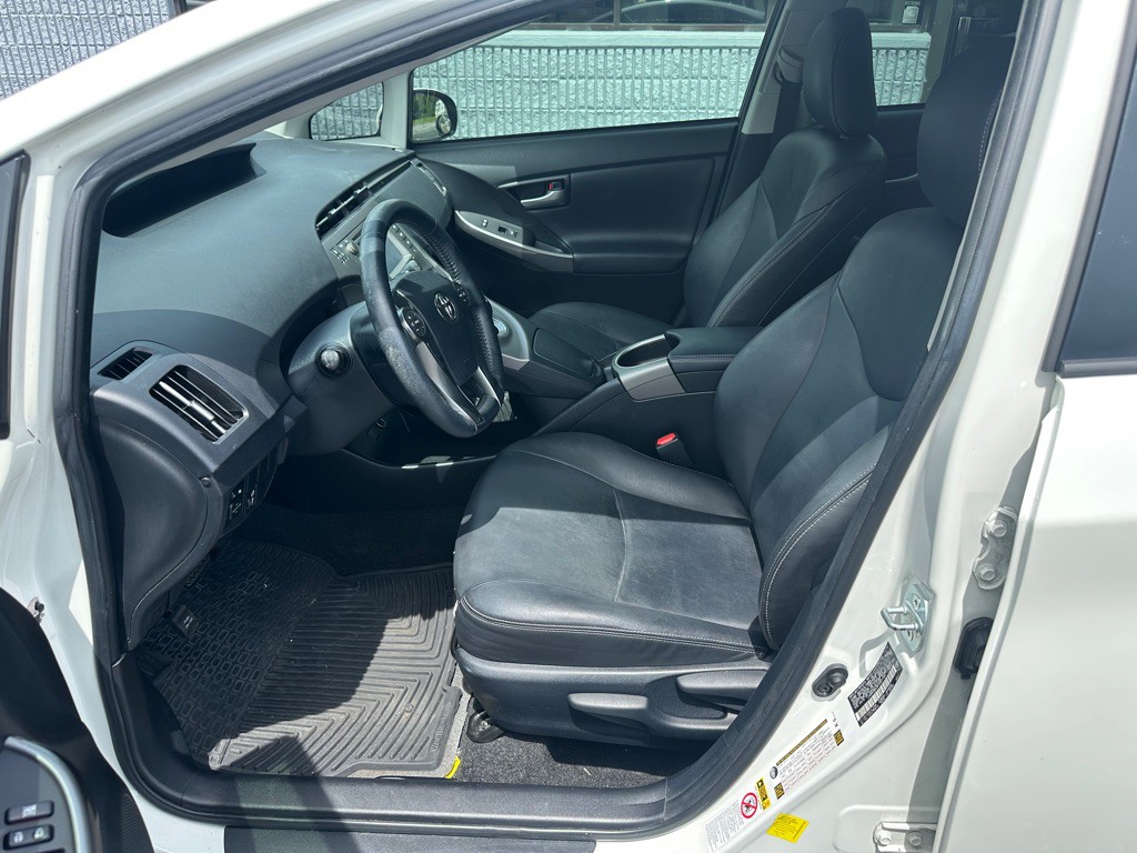 2015 Toyota Prius Image 13