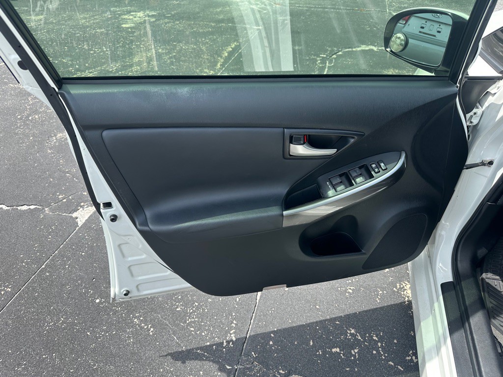 2015 Toyota Prius Image 14