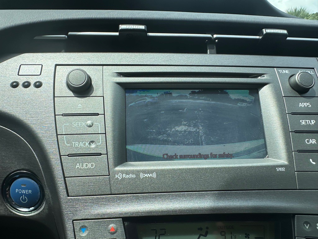 2015 Toyota Prius Image 16