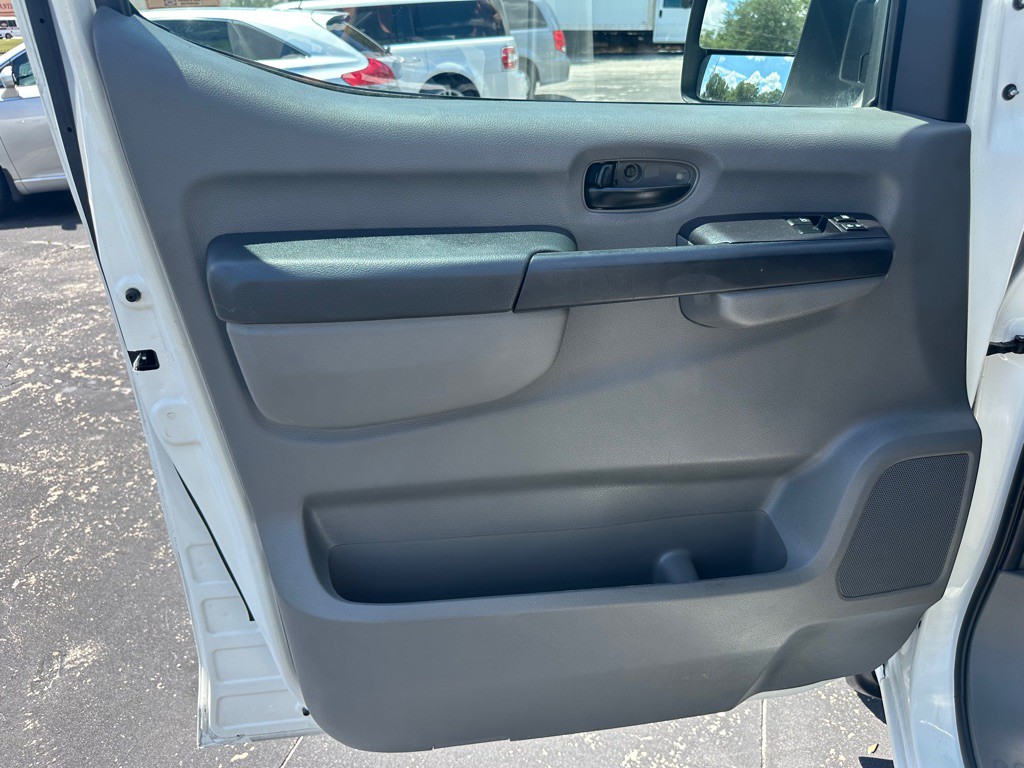 2015 Nissan NV Image 15