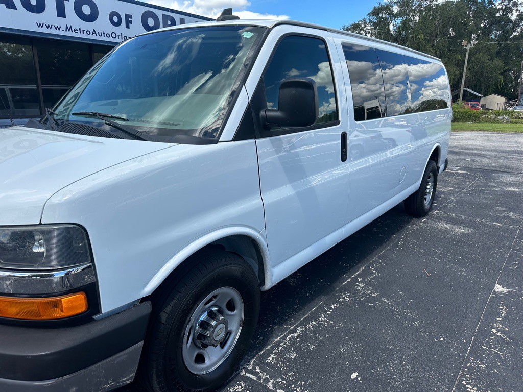 2016 Chevrolet Express Image 3