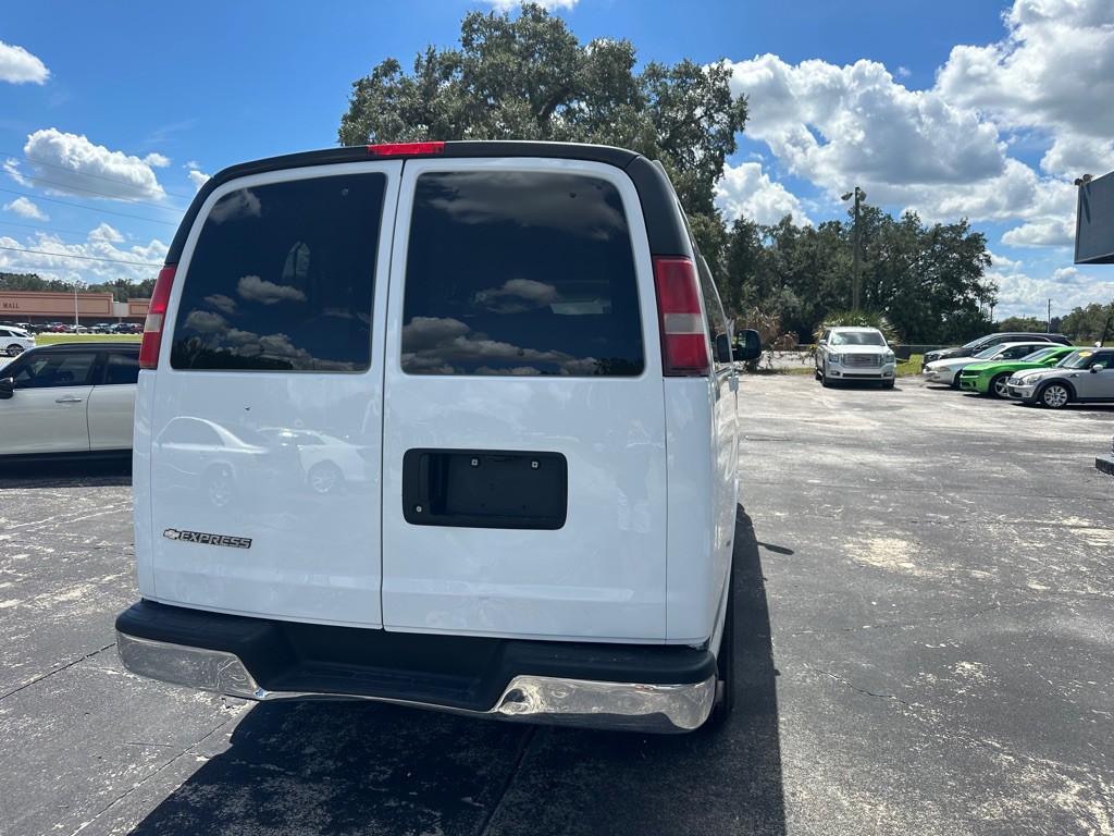 2016 Chevrolet Express Image 8