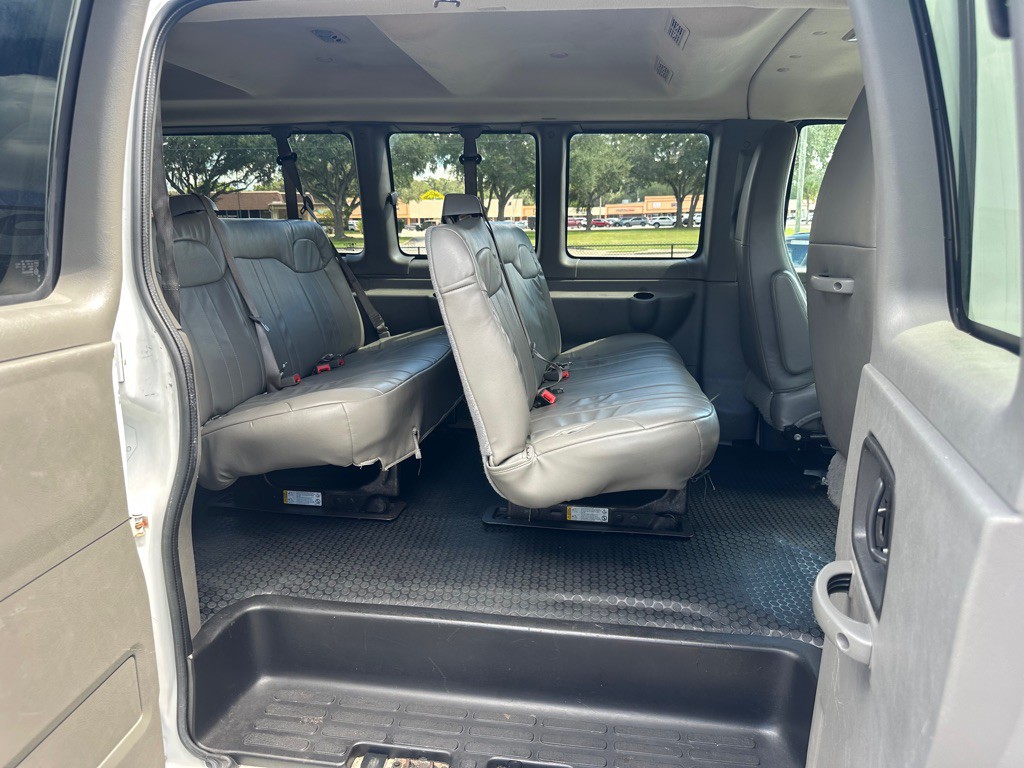 2016 Chevrolet Express Image 10